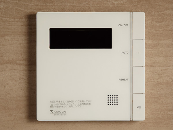 Bathing-wash room.  [Full Otobasu] Hot water temperature settings or hot water setting, etc., Switch one easy operation. Also equipped with a controller in the bathroom and kitchen, Bathing preparation can be done smoothly even in busy hours to household chores.