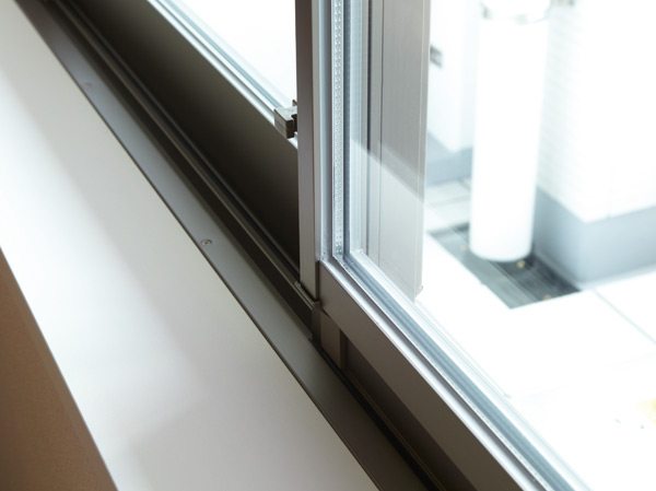 Interior.  [Soundproof sash] It has adopted the sash of the T-3 grade in order to mitigate the effects of the sound into the room from the outside.  ※ Some type