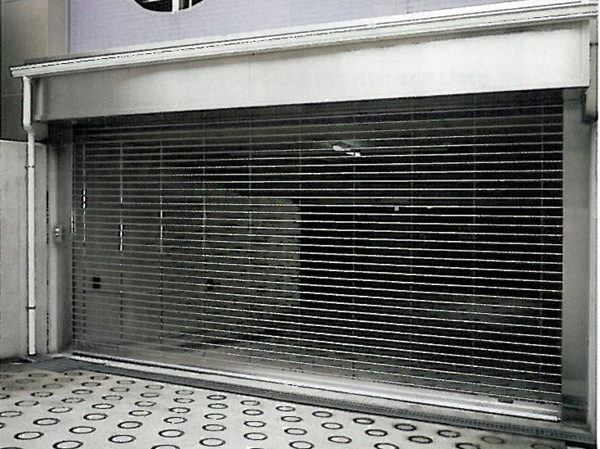 Security.  [Ring shutter] Providing a ring shutter to be opened and closed by remote control to the inlet portion of the drive way, We are working to improve the security aspects.