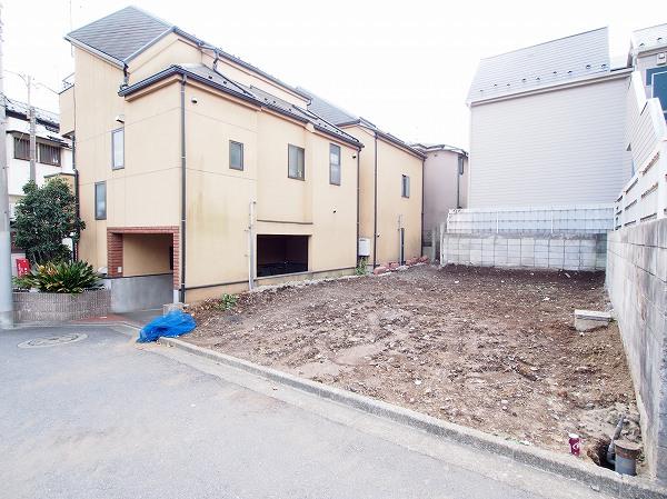 Local photos, including front road. Local (11 May 2013) Shooting