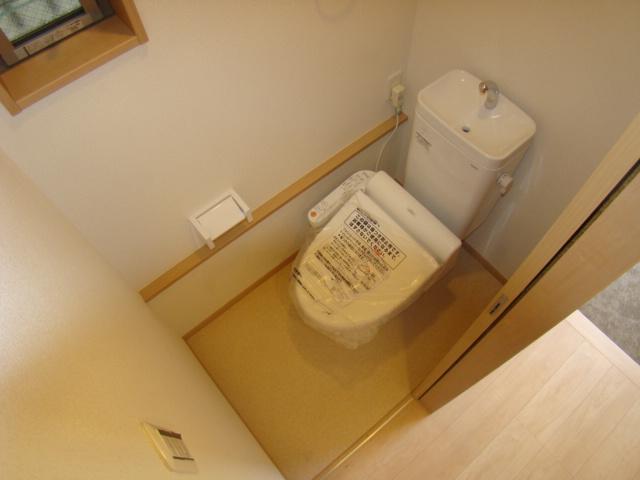 Toilet. Indoor (September 2013) Shooting