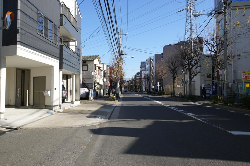 Local photos, including front road. Local (12 May 2013) Shooting