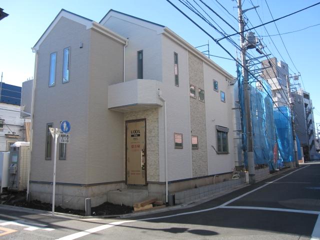 Local appearance photo. Local (12 May 2013) Shooting