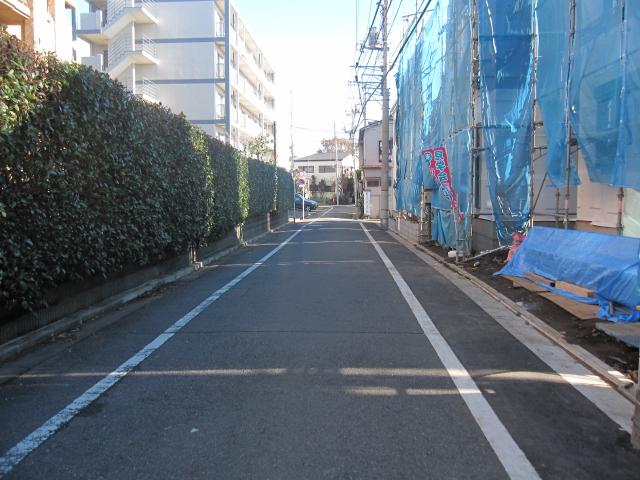 Local photos, including front road. North 5.4m