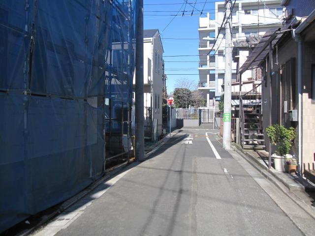 Local photos, including front road. East 4m road