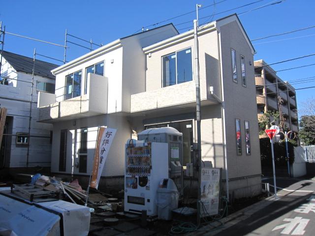 Local appearance photo. Local (12 May 2013) Shooting