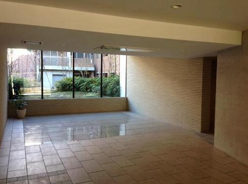 Entrance. Common areas