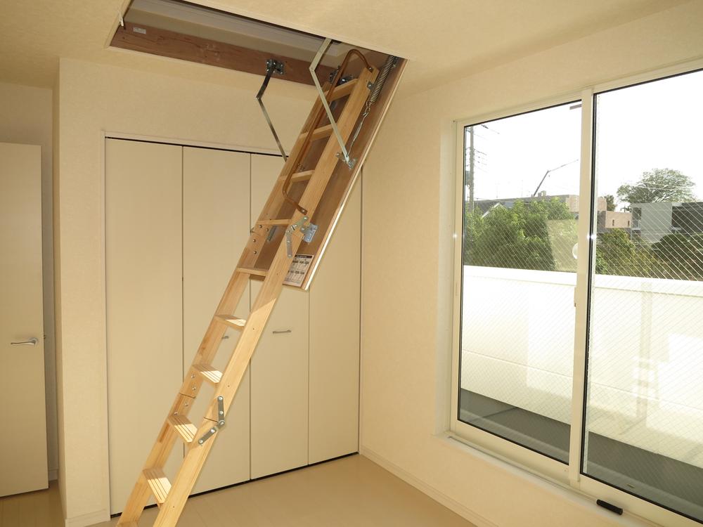 Non-living room. Local (11 May 2013) Shooting