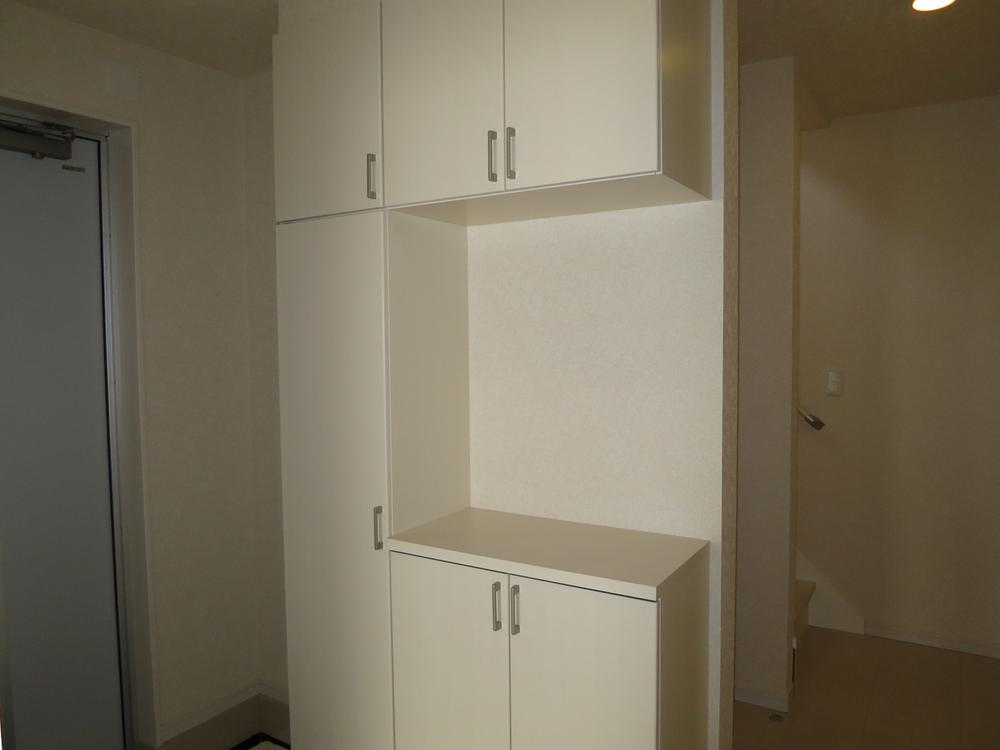 Entrance. Local (11 May 2013) Shooting