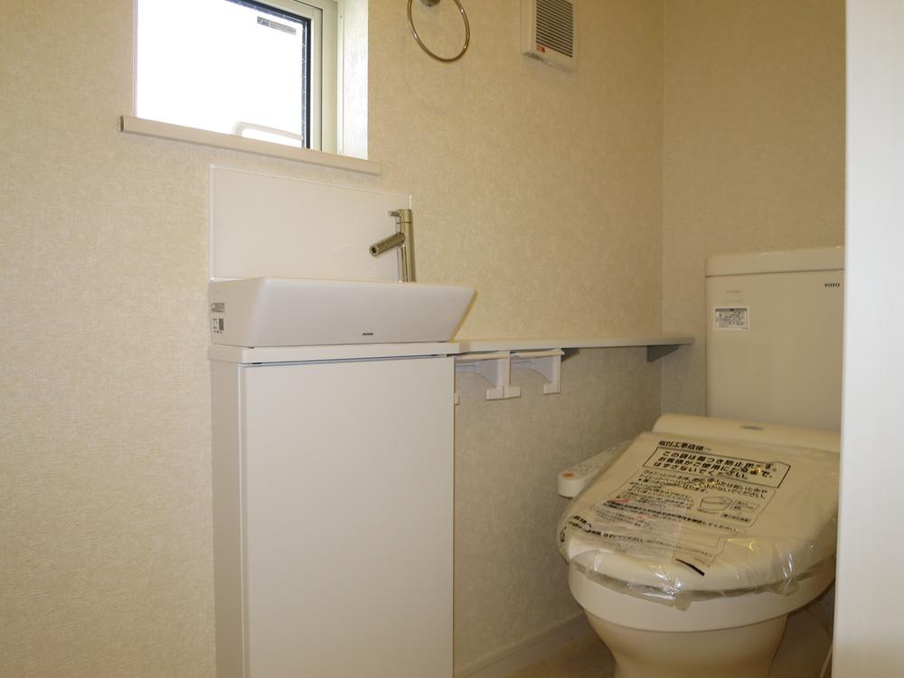 Toilet. Local (11 May 2013) Shooting