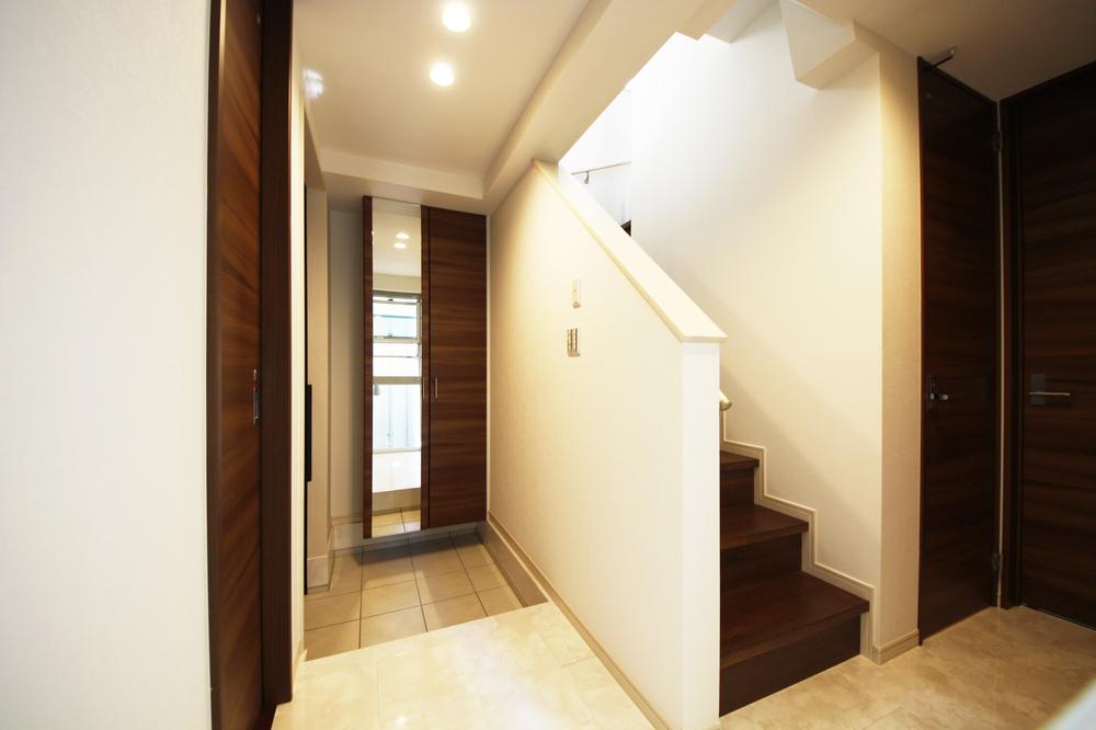 Entrance. Luxurious marble tile