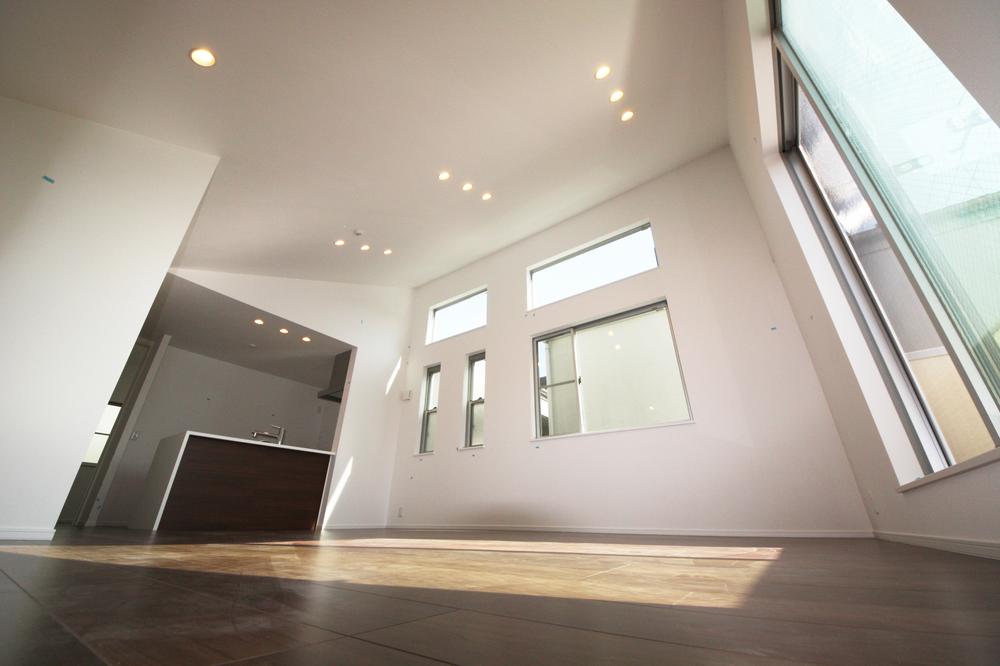 Living. Gradient ceiling (F Building)