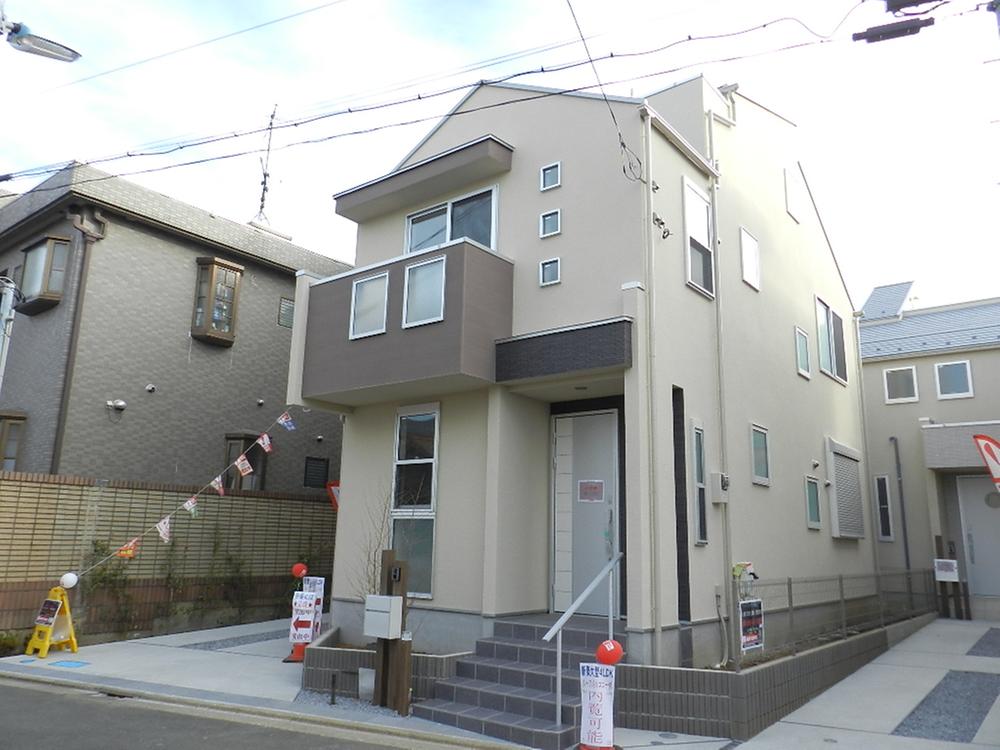 Local appearance photo. Local (12 May 2013) Shooting