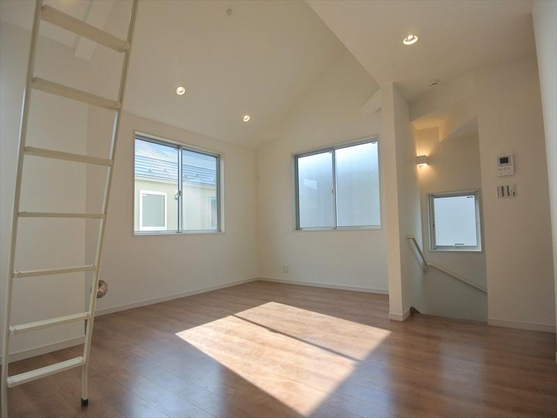 Living. Local (11 May 2013) Shooting