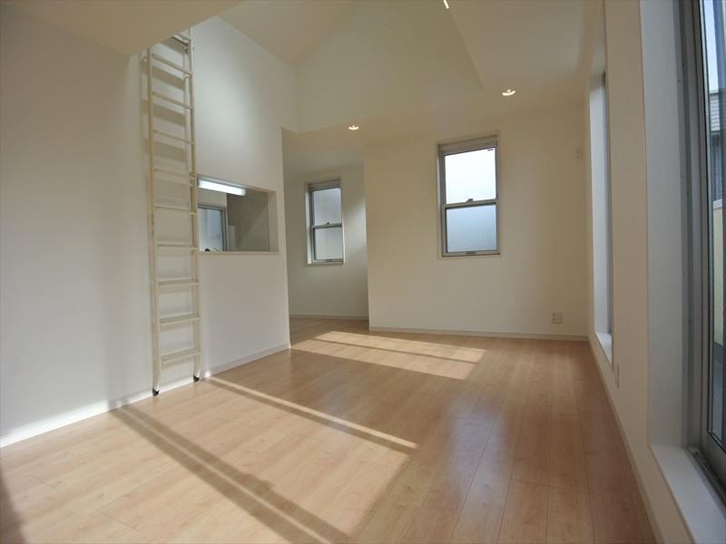 Living. Local (11 May 2013) Shooting