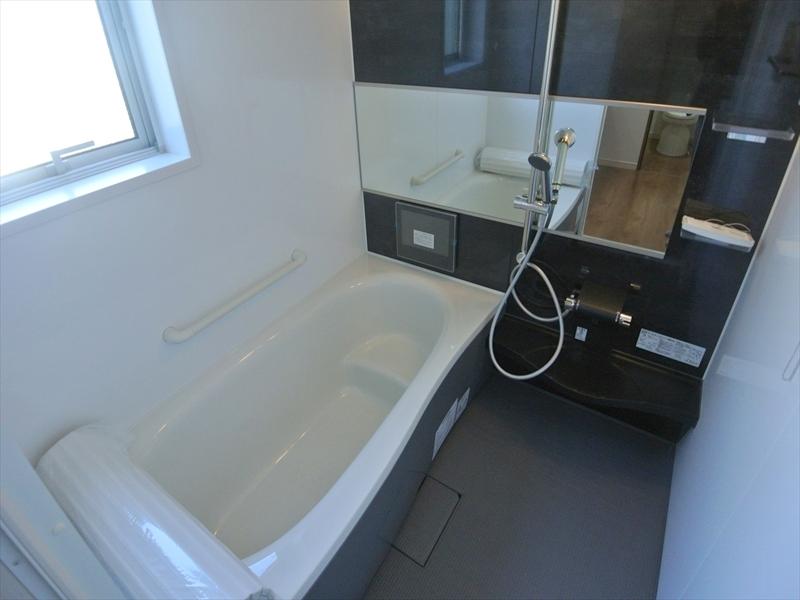 Bathroom. Local (11 May 2013) Shooting