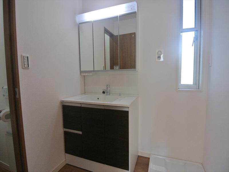 Wash basin, toilet. Local (11 May 2013) Shooting