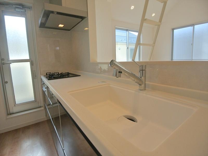 Kitchen. Local (11 May 2013) Shooting