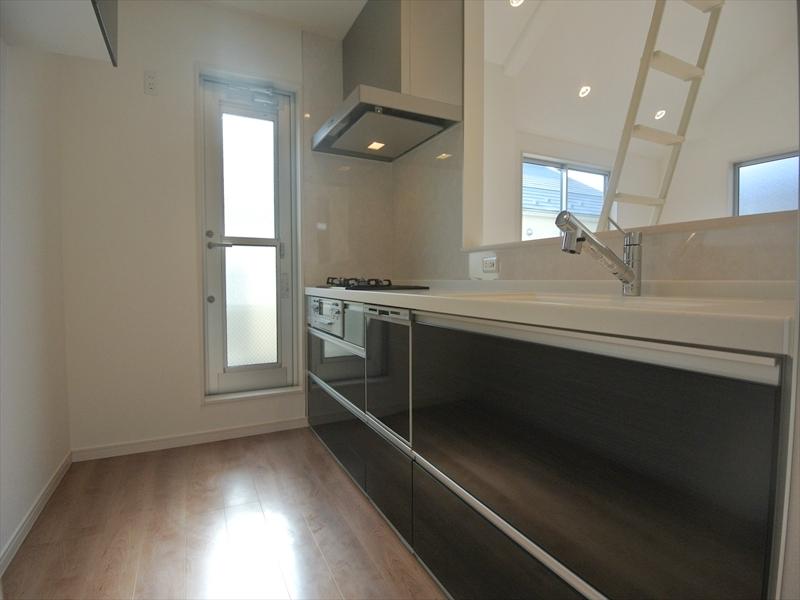 Kitchen. Local (11 May 2013) Shooting