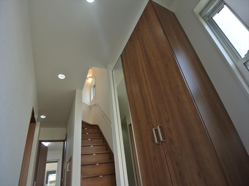 Entrance. Local (11 May 2013) Shooting