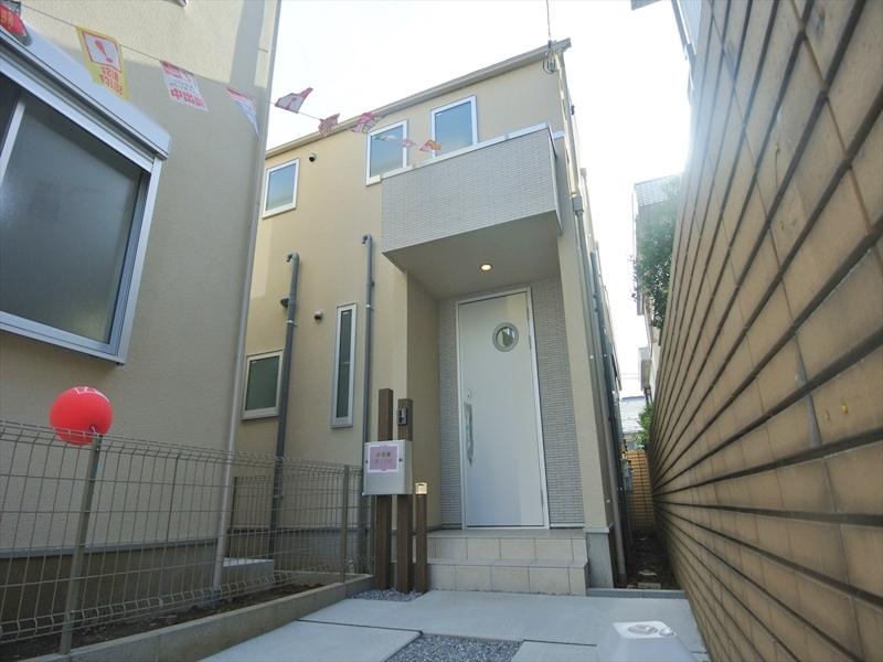 Local appearance photo. Local (11 May 2013) Shooting