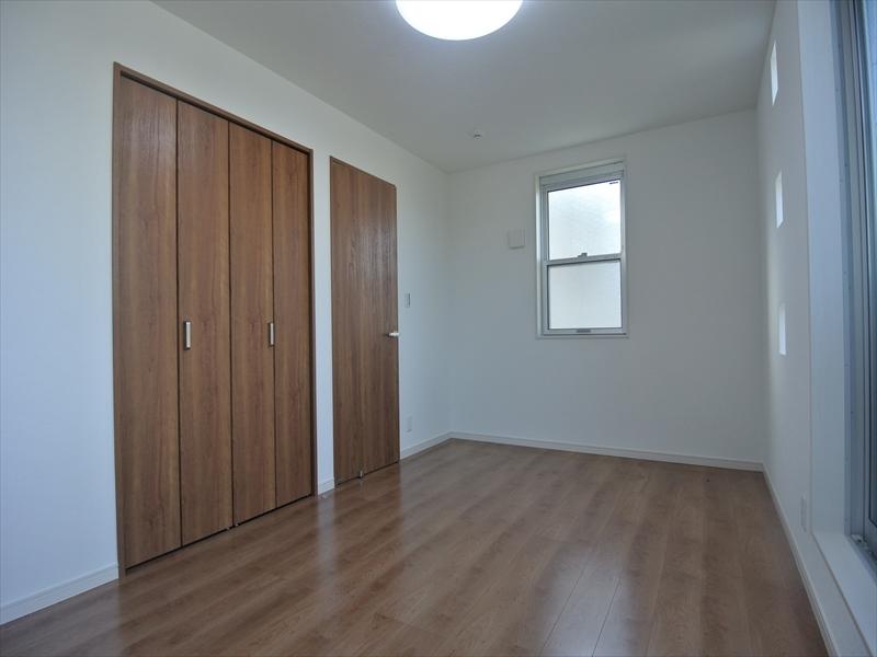 Non-living room. Local (11 May 2013) Shooting