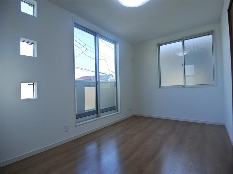 Non-living room. Local (11 May 2013) Shooting