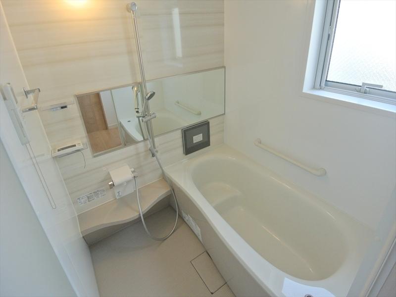 Bathroom. Local (11 May 2013) Shooting