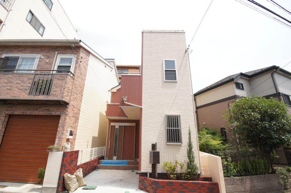 Local appearance photo. New construction not yet tenants House for Suginami Kamitakaido 2-chome. Since it has become vacant house, You can preview any time. Inokashira "Fujimigaoka" station walk 9 minutes, Keio is "Roka park" station walk 13 minutes of good location. By all means please see once.