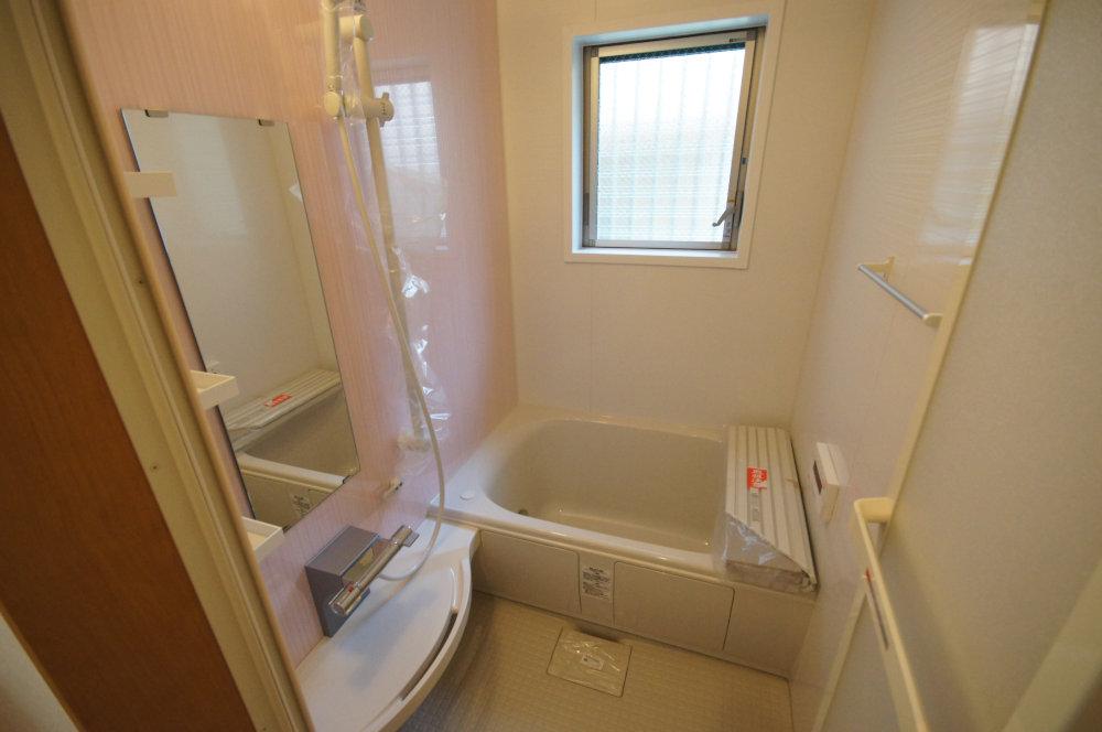 Bathroom. It is with the bathroom drying heater. Heal daily fatigue.