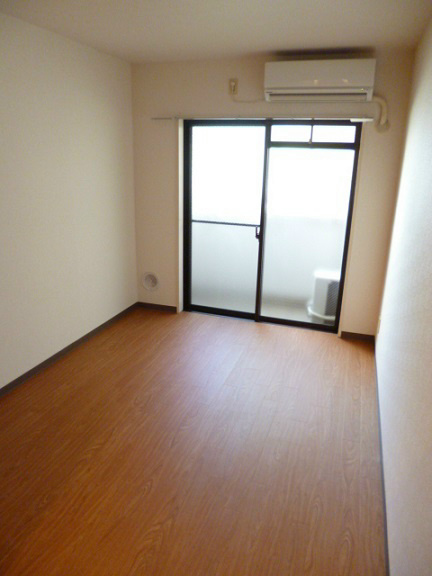 Living and room. ・ Clean flooring ・