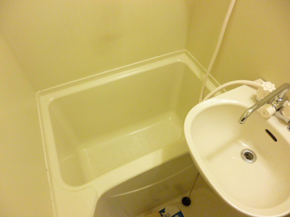 Bath. ・ 3-point unit bus ・