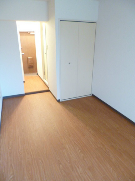 Other room space. ・ There closet ・