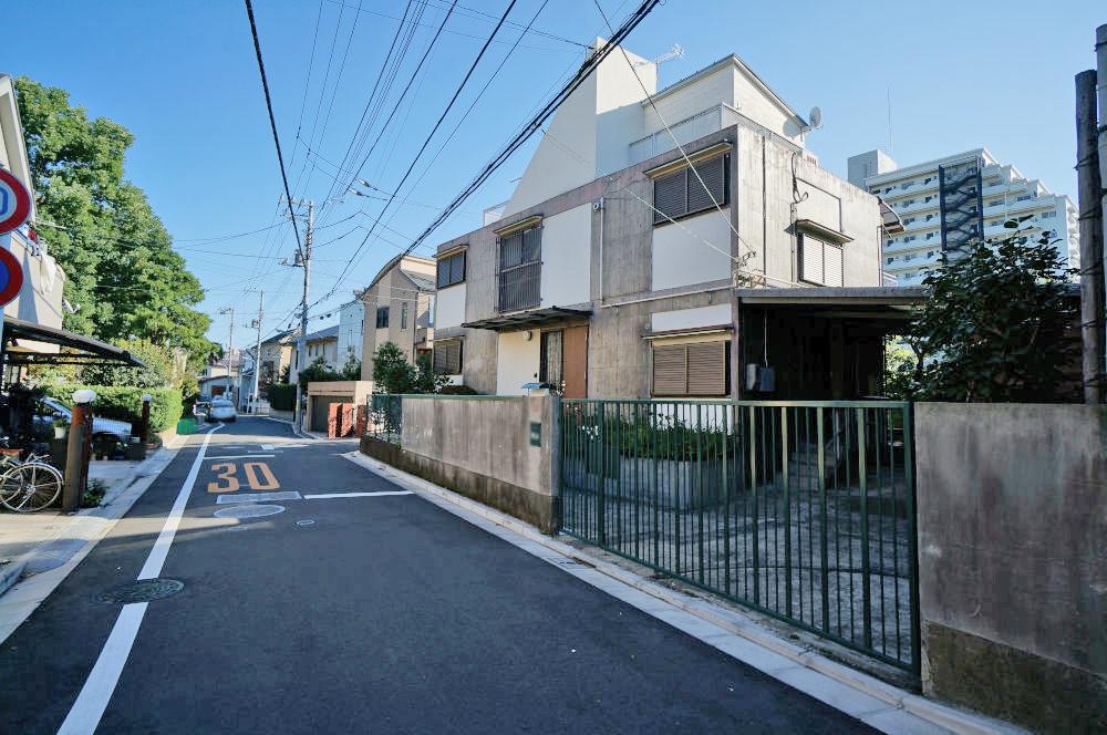 Local photos, including front road. Road also widely, Pretty! And bright subdivision