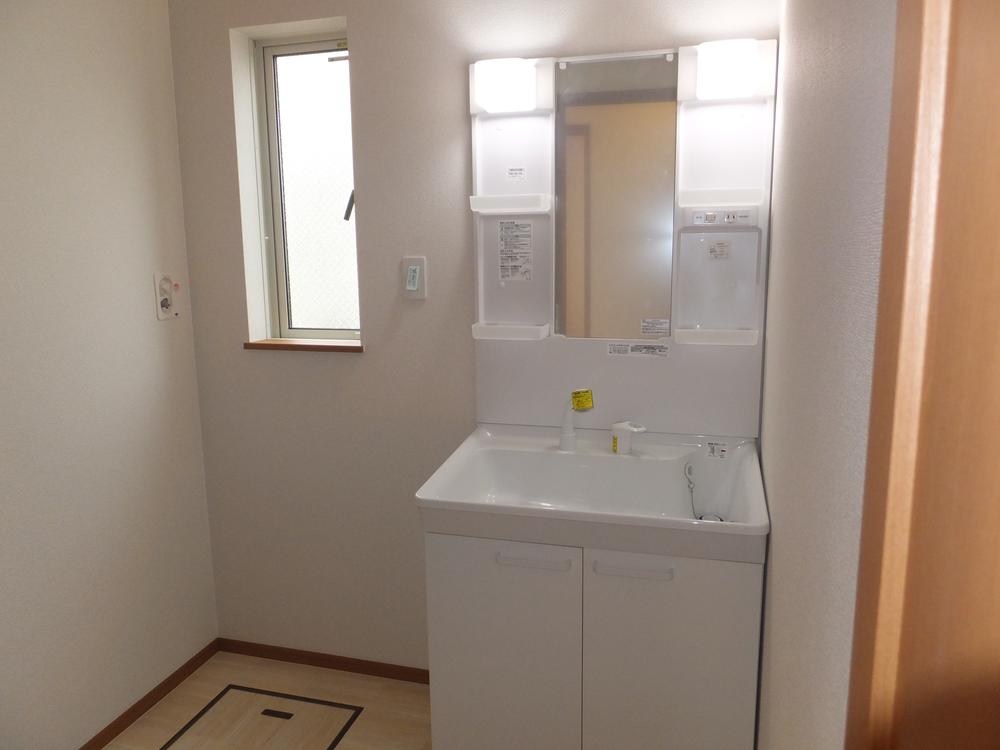 Wash basin, toilet. Local (11 May 2013) Shooting