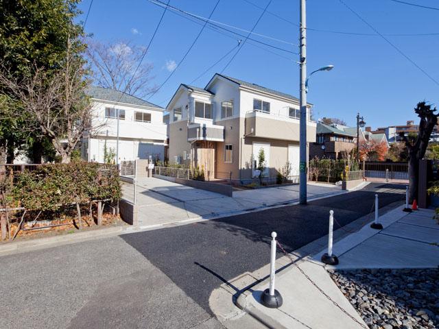 Local photos, including front road. Clean living overlooking the promenade along the river site (December 2013) Shooting