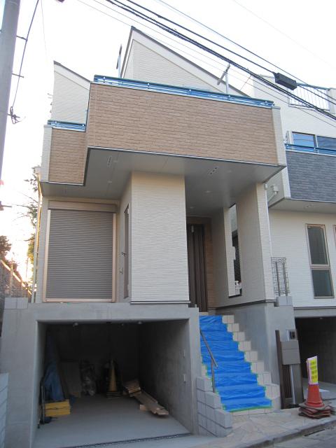 Local appearance photo. Local (12 May 2013) Shooting