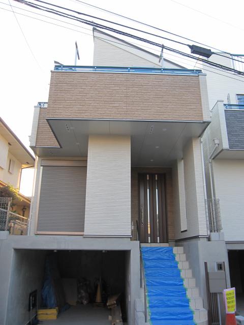 Local appearance photo. Local (12 May 2013) Shooting