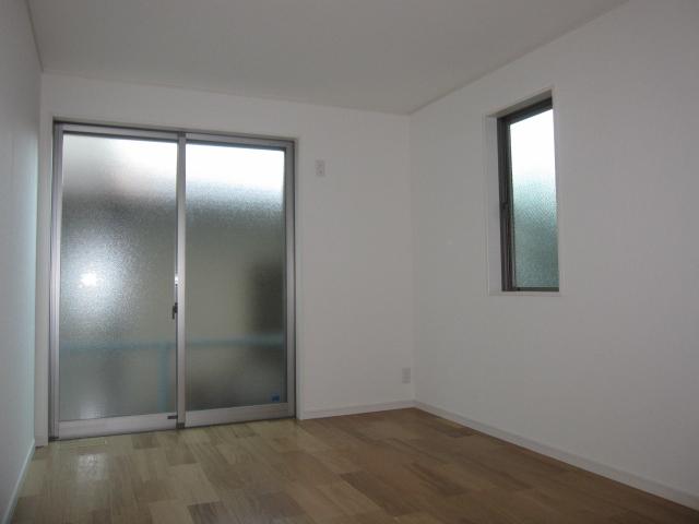 Non-living room. Indoor (12 May 2013) Shooting