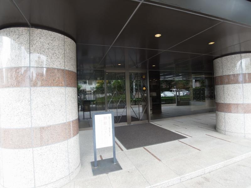 Entrance. Common areas