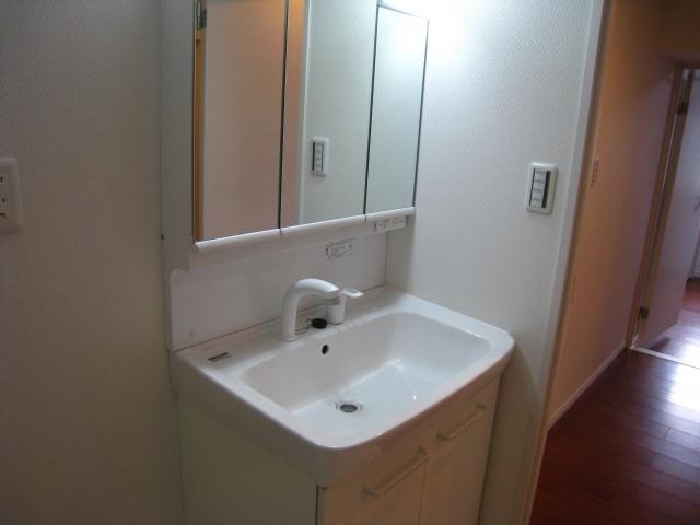 Wash basin, toilet