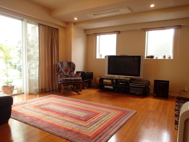 Living. An indoor (11 May 2013) shooting about 25.5 Pledge. You can floor plan change to 3LDK.