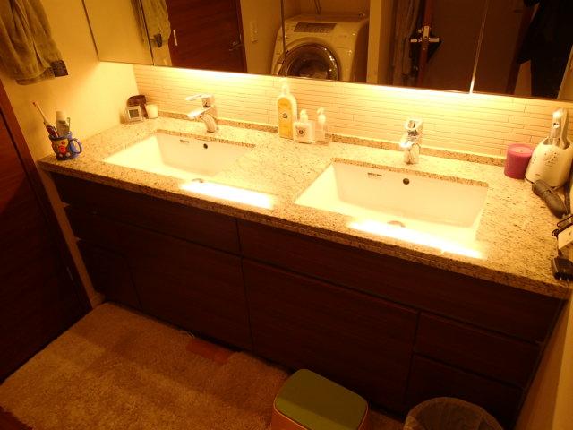 Wash basin, toilet. Indoor (11 May 2013) Shooting