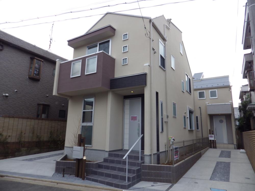 Local appearance photo. Local (12 May 2013) Shooting