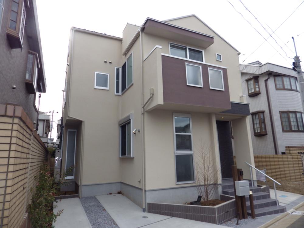 Local appearance photo. Local (12 May 2013) Shooting