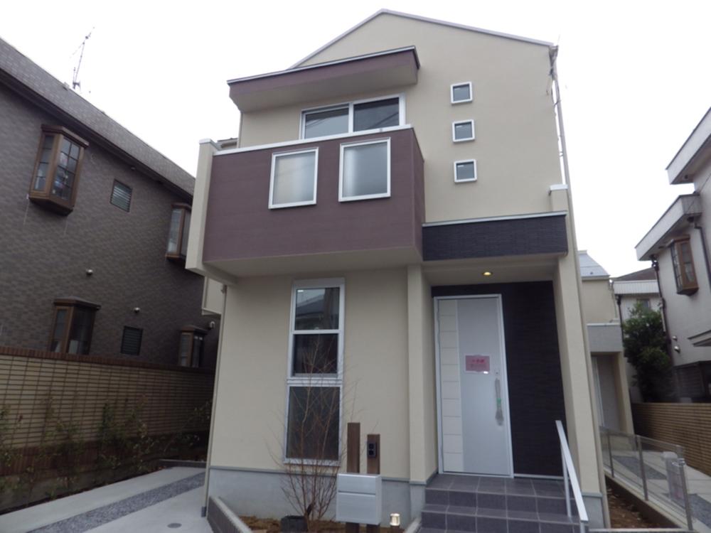 Local appearance photo. Local (12 May 2013) Shooting