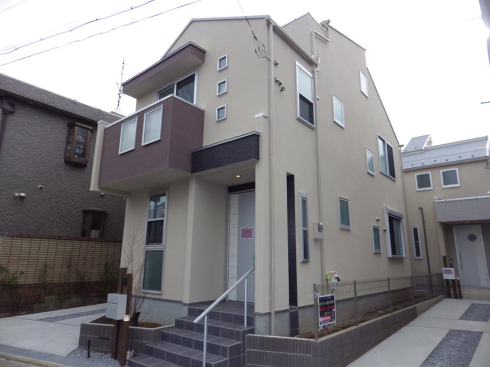 Local appearance photo. Local (12 May 2013) Shooting