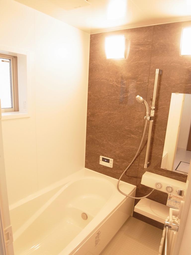 Bathroom. B Building: Bathroom