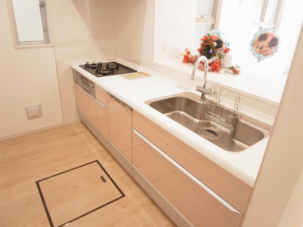 Kitchen. B Building: Kitchen