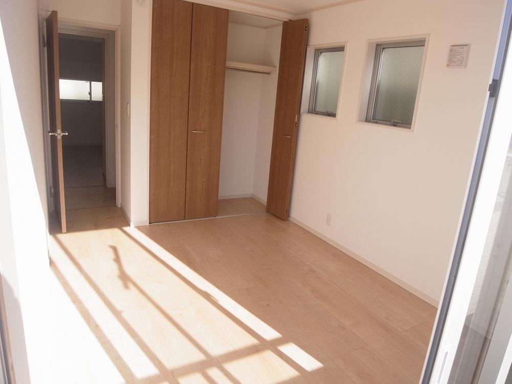 Non-living room. B Building: Western-style